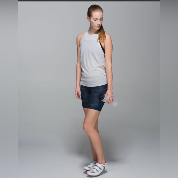 Lululemon Clip-In Heather Camo Texture Heather Blue Women’s 7” Shorts size 10 - Picture 6 of 8